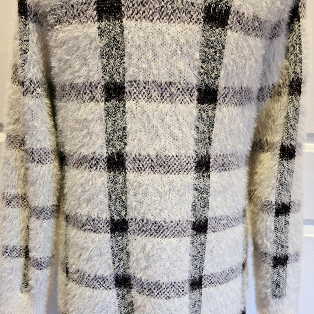 A. BYER Eyelash Long Coatigan Winter White Black & Cranberry Large Plaid sz Lg - Picture 7 of 10